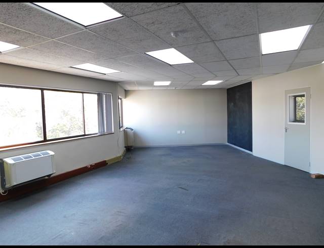 2,993M² OFFICE TO LET IN FERNDALE